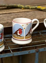 Load image into Gallery viewer, Emma Bridgewater Robin Snow Globe 1/2 Pint Mug