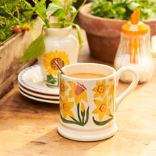 Load image into Gallery viewer, Emma Bridgewater Daffodil 1/2pt mug