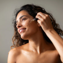 Load image into Gallery viewer, Raspberry Seed Illuminating Face Oil 15 ML
with Apricot & Rosehip