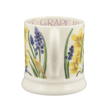 Load image into Gallery viewer, Emma Bridgewater Tete-A-Tete &amp; Grape Hyacinth 1/2 Pint Mug
