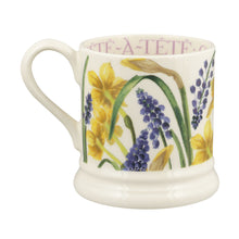 Load image into Gallery viewer, Emma Bridgewater Tete-A-Tete &amp; Grape Hyacinth 1/2 Pint Mug
