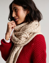 Load image into Gallery viewer, Joules Elena Cable Knit Scarf / Oat
