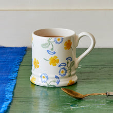 Load image into Gallery viewer, Emma Bridgewater Buttercup &amp; Daisies 1/2 Pint Mug
