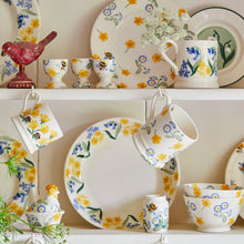 Load image into Gallery viewer, Emma Bridgewater Buttercup &amp; Daisies 1/2 Pint Mug
